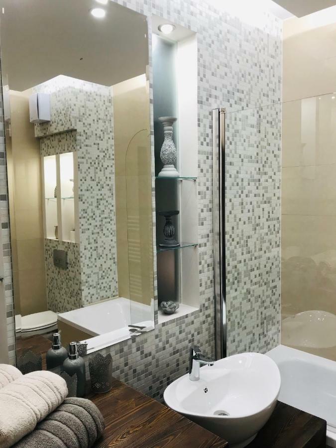 Orient Suite Sarvar Exterior photo